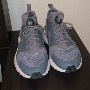 gray nike huraches